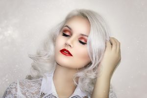 jak sobie radzić z odrostami siwe włosy